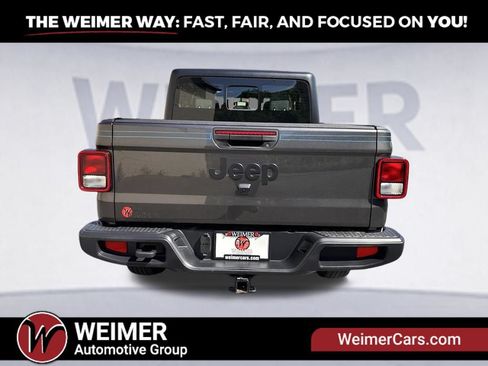 Used 2024 Jeep Gladiator Sport AWD/4WD image 23