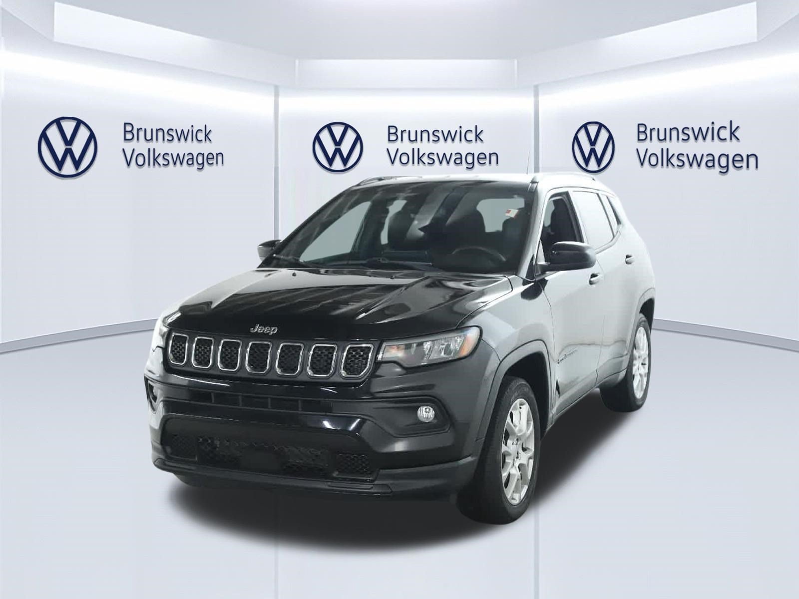Used 2023 Jeep Compass Latitude AWD/4WD image 1