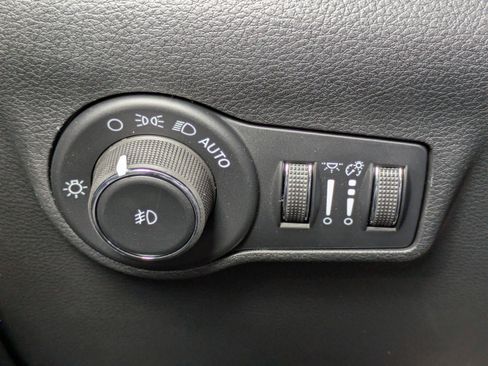 New 2026 Jeep Compass Latitude w/ Sun and Sound Group AWD/4WD image 28