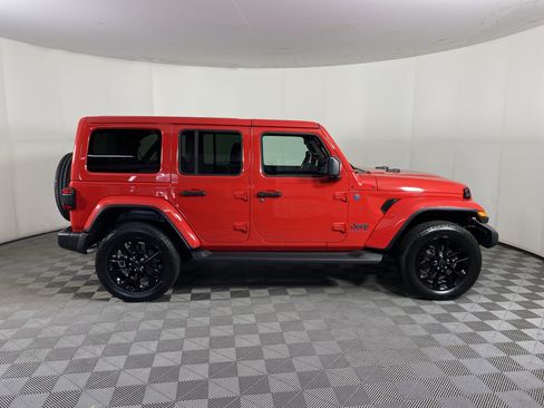 Used 2025 Jeep Wrangler Unlimited Sahara AWD/4WD image 6