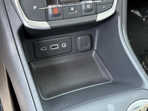 Used 2024 GMC Terrain SLE FWD image 23