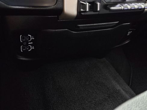 Used 2022 RAM 2500 Laramie w/ Body Color Bumper Group AWD/4WD image 19