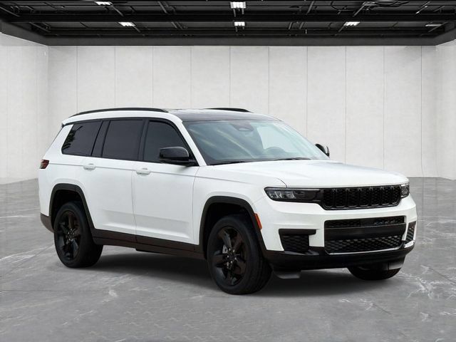 Used 2023 Jeep Grand Cherokee L Laredo AWD/4WD image 3