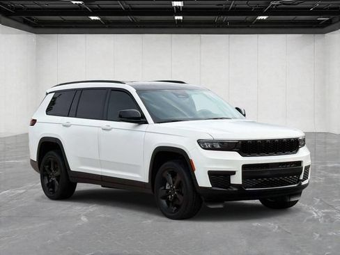 Used 2023 Jeep Grand Cherokee L Laredo AWD/4WD image 3