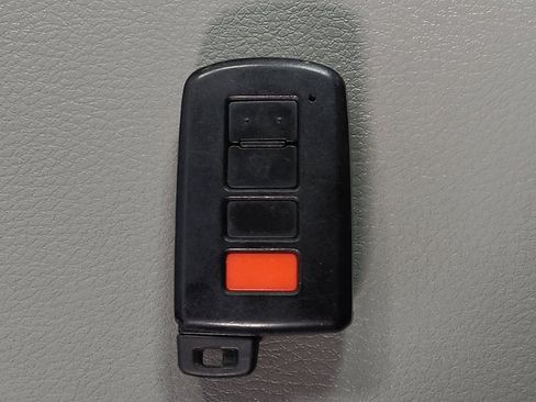 Used 2019 Toyota Highlander XLE FWD image 32