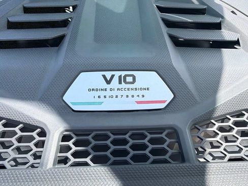Used 2020 Lamborghini Huracan EVO RWD image 15