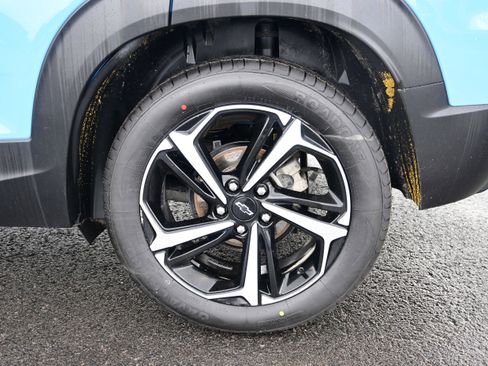 Used 2023 Chevrolet TrailBlazer RS w/ Sun and Liftgate Package image 11