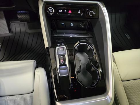 New 2025 Audi Q5 Prestige image 17