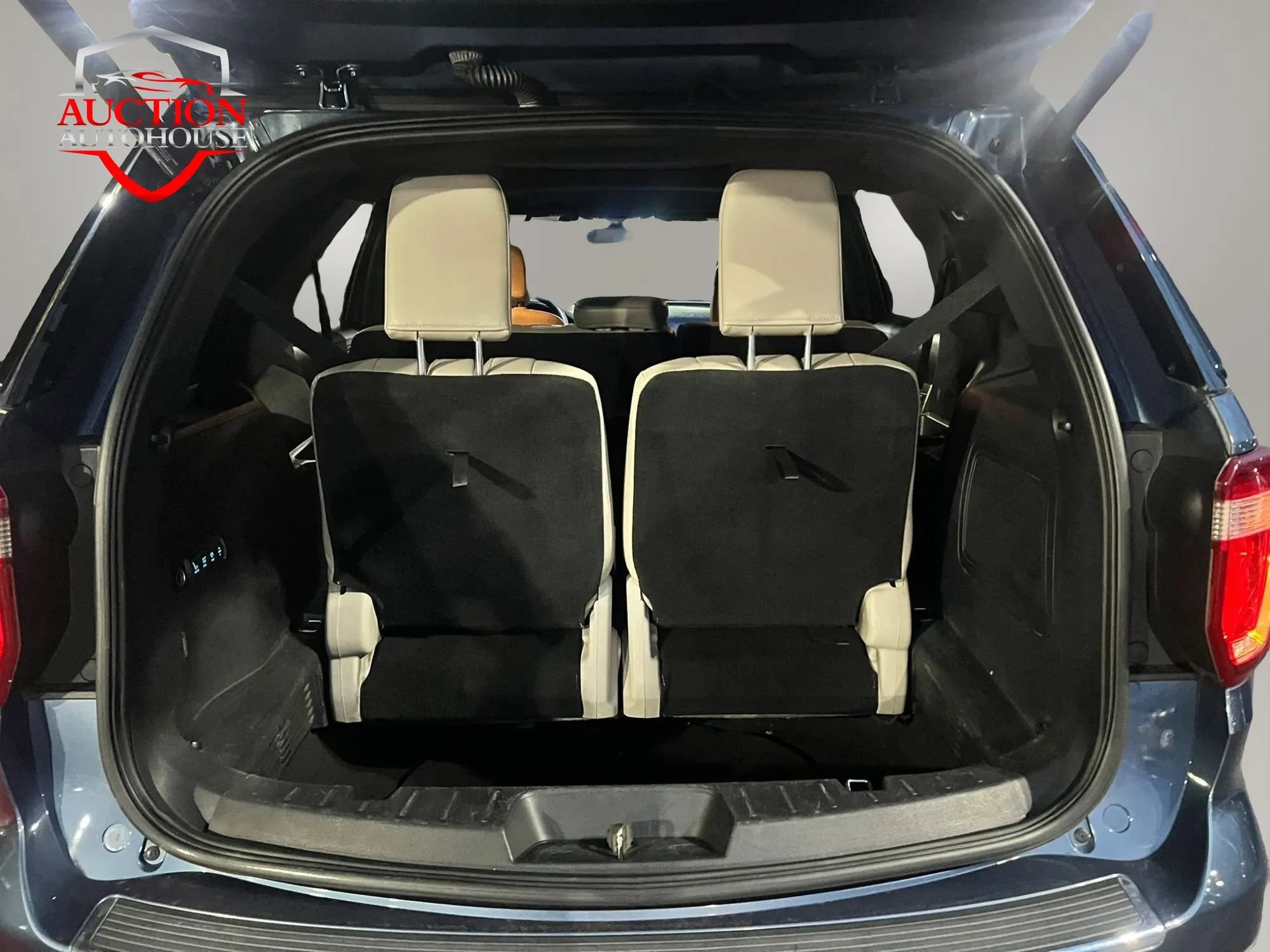 Used 2018 Ford Explorer Limited w/ Equipment Group 301A AWD/4WD image 25