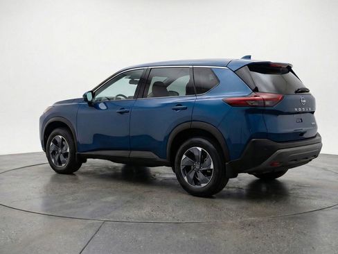 Used 2025 Nissan Rogue SV AWD/4WD image 6