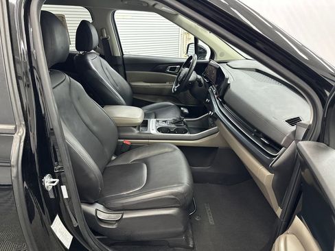 Used 2025 Kia Carnival FWD image 14