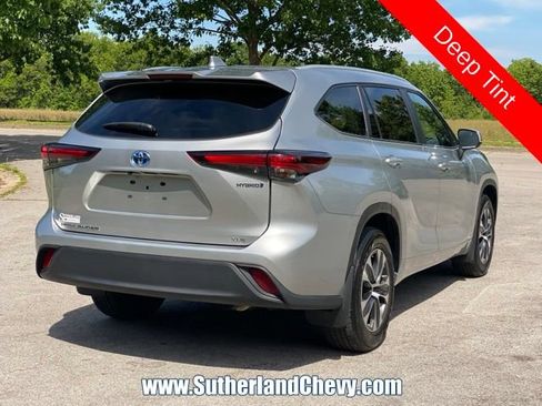 Used 2024 Toyota Highlander XLE AWD/4WD image 7
