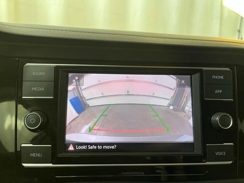 Used 2024 Volkswagen Jetta SE w/ Panoramic Sunroof Package image 19