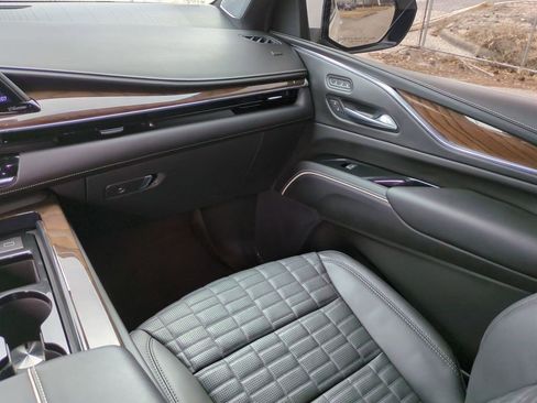 Certified 2024 Cadillac Escalade Premium Luxury Platinum AWD/4WD image 16