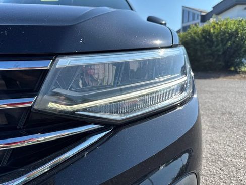 Certified 2022 Volkswagen Tiguan SE FWD image 9