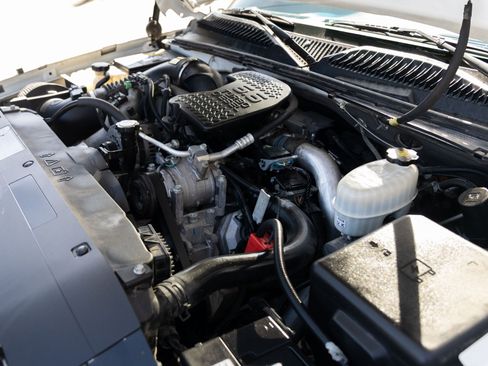 Used 2006 Chevrolet Silverado 2500 LT w/ Heavy-Duty Power Package image 21