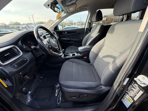 Used 2018 Kia Sorento FWD image 22