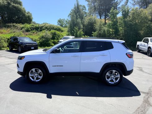 Used 2024 Jeep Compass Latitude AWD/4WD image 1
