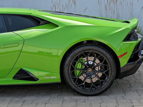 Used 2021 Lamborghini Huracan EVO RWD image 12