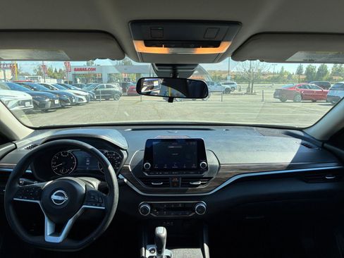 Used 2025 Nissan Altima 2.5 SV image 33