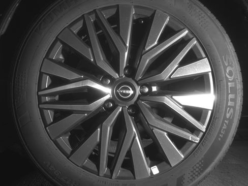 Used 2025 Nissan Altima 2.5 SV FWD image 14