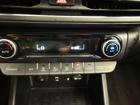 Used 2022 Hyundai Kona SEL w/ Convenience Package image 16