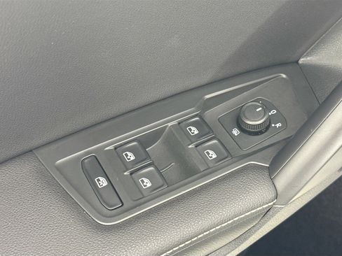 Used 2022 Volkswagen Tiguan S image 17