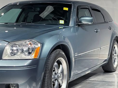 Used 2005 Dodge Magnum R/T w/ Convenience Group II RWD image 5