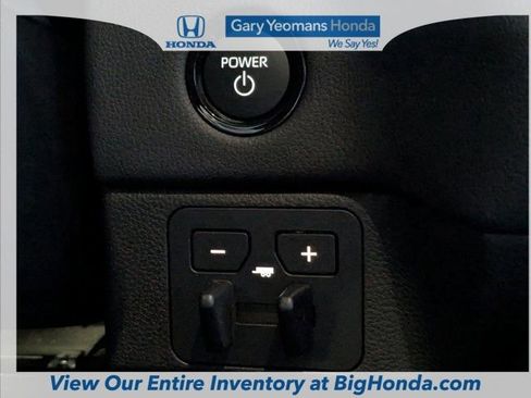 Used 2025 Toyota Tundra Limited image 32