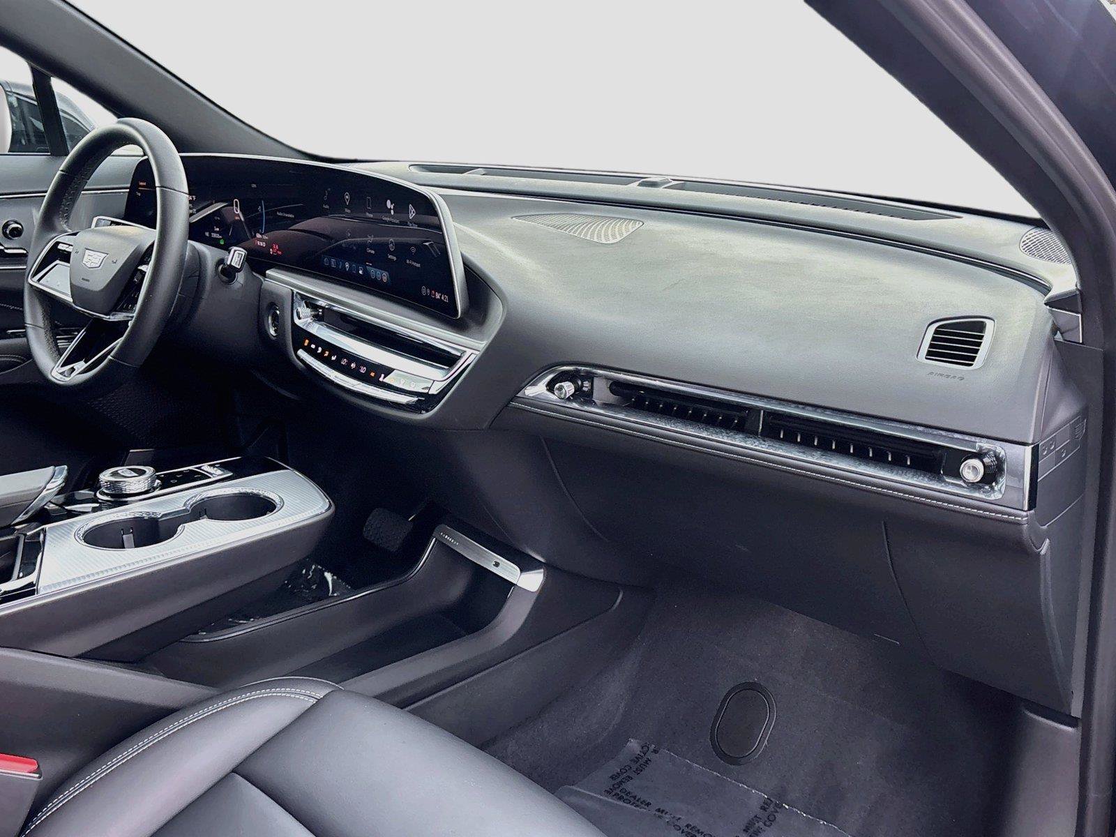 Used 2024 Cadillac Lyriq Tech RWD image 28