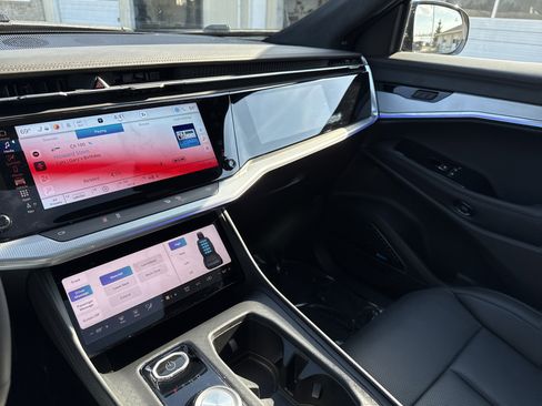 Used 2024 Jeep Wagoneer Launch Edition image 25