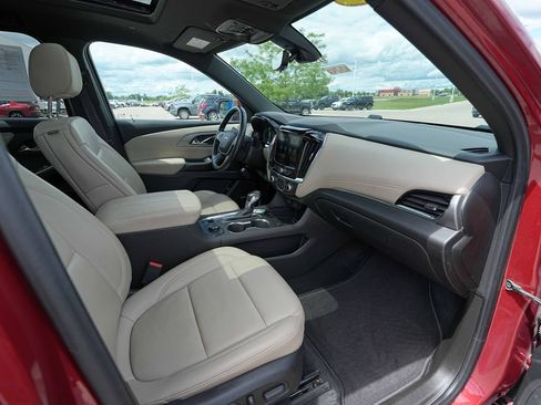 Used 2022 Chevrolet Traverse LT w/ LT Premium Package AWD/4WD image 23
