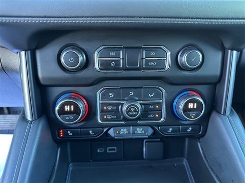 Used 2021 Chevrolet Tahoe Z71 w/ Z71 Off-Road Package image 25