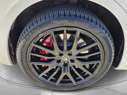 Used 2022 Maserati Levante Modena image 9