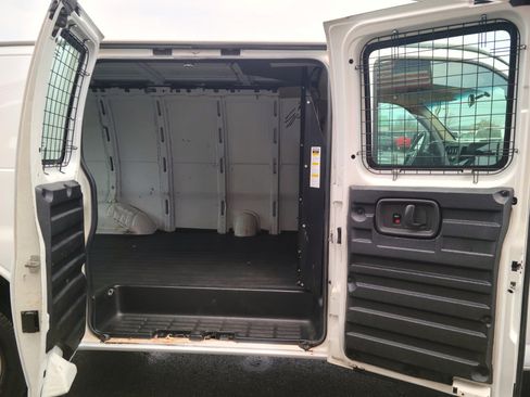 Used 2011 Chevrolet Express 2500 image 15