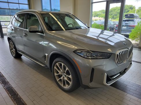 Used 2024 BMW X5 xDrive40i AWD/4WD image 3
