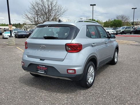 Used 2020 Hyundai Venue SEL FWD image 4