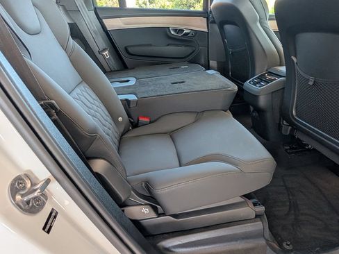 Used 2025 Volvo XC90 B6 Plus AWD/4WD image 24
