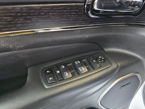 Used 2020 Jeep Grand Cherokee High Altitude AWD/4WD image 17
