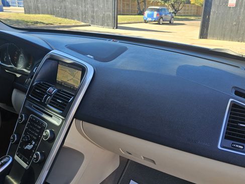 Used 2015 Volvo XC60 T5 Platinum image 32