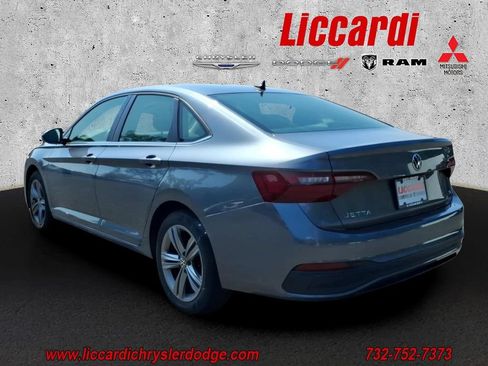 Used 2024 Volkswagen Jetta SE FWD image 4