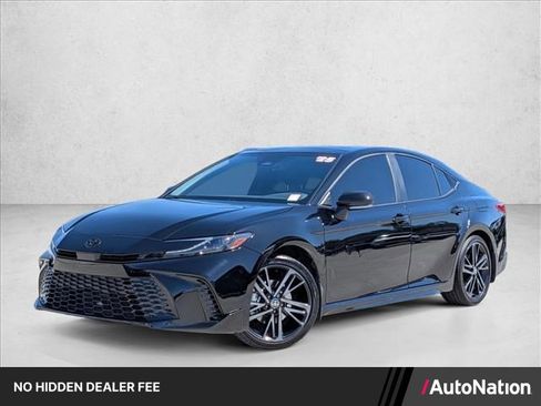 Used 2025 Toyota Camry XSE FWD image 1