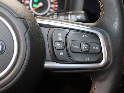Used 2025 Jeep Wrangler Unlimited Sahara AWD/4WD image 19