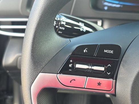 Used 2025 Hyundai Elantra SE FWD image 18