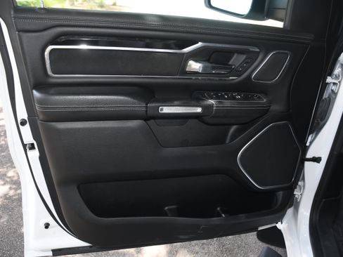 Used 2021 RAM 1500 Laramie AWD/4WD image 9
