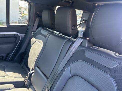 Used 2023 Land Rover Defender 130 X-Dynamic SE image 10