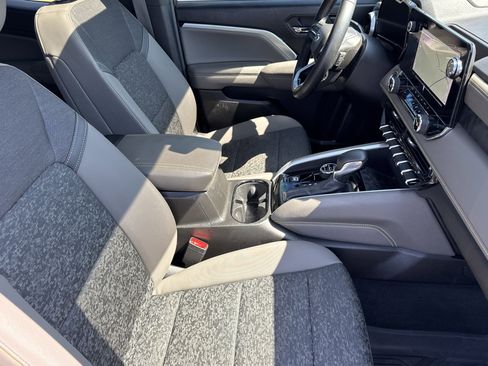 Used 2024 Chevrolet Colorado ZR2 w/ Technology Package image 15