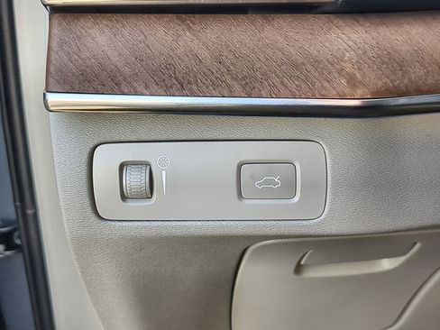 Used 2022 Volvo XC90 T6 Momentum w/ Advanced Package image 18