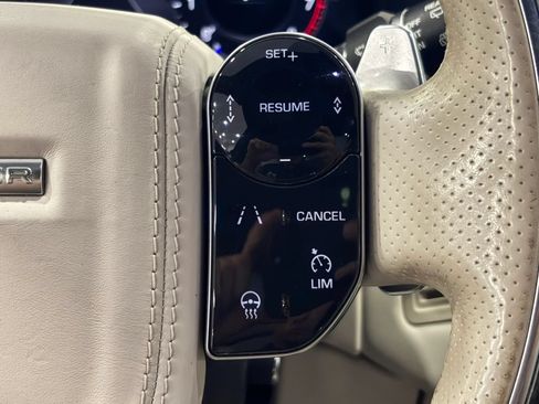 Used 2018 Land Rover Range Rover Velar R-Dynamic SE AWD/4WD image 34