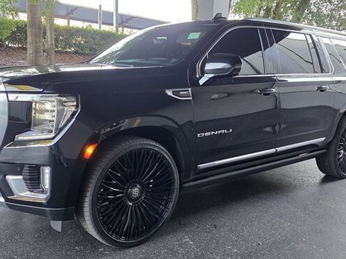 Used 2021 GMC Yukon XL Denali w/ Denali Premium Package image 1